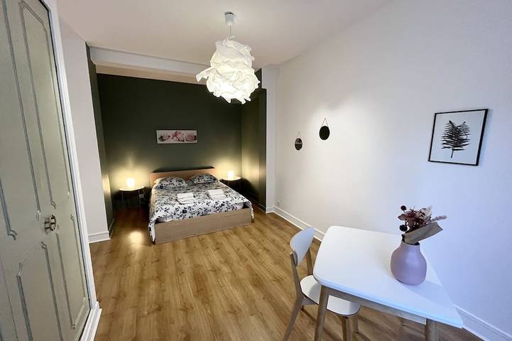 Apartamento entero, Le Grand Jaures Paris 8 people in París, Isla de Francia