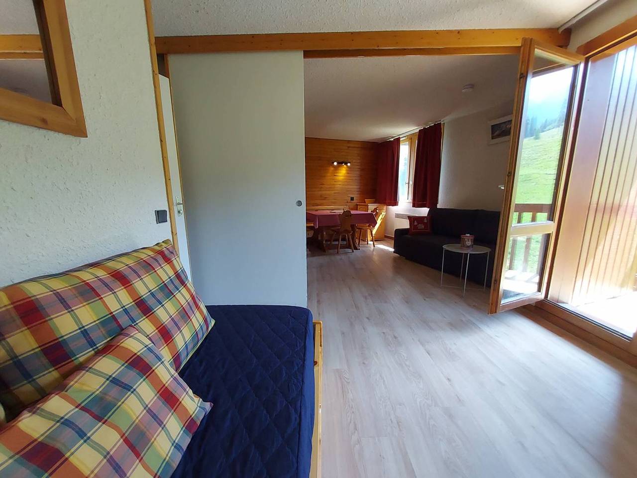 Studio entier, Studio lumineux à 80m des remontées mécaniques, balcon sud, animaux acceptés in Valmorel, Les Avanchers-Valmorel