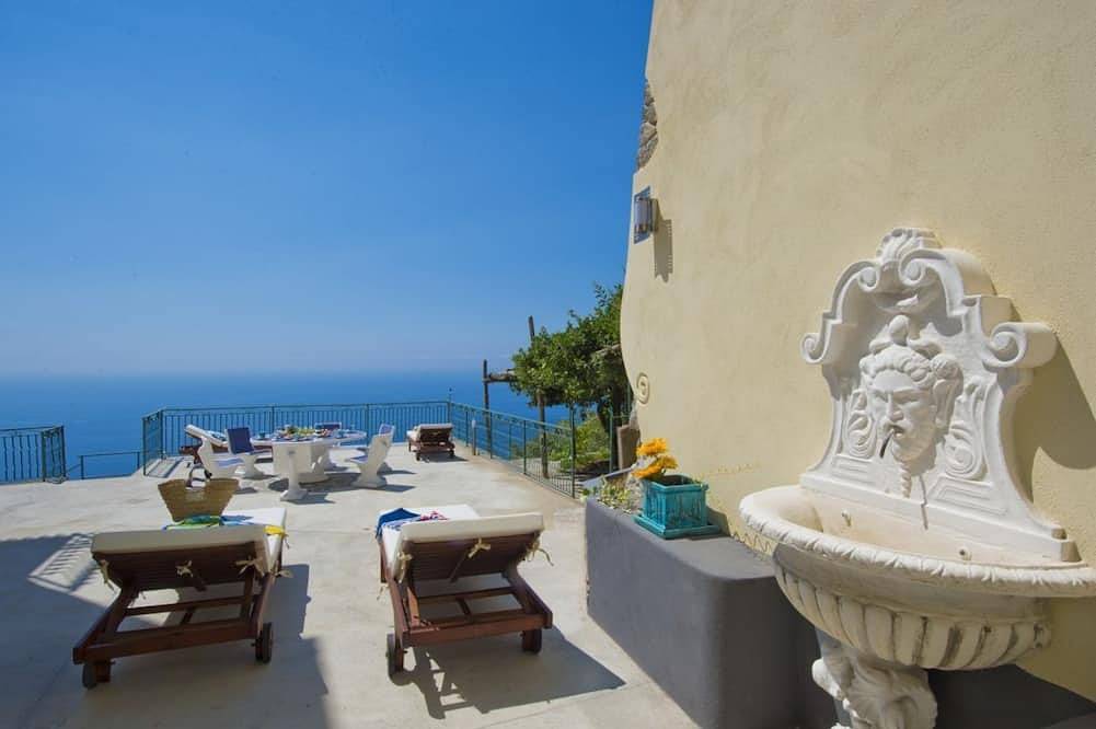 Casa Lisuccia nelle  verdi colline della Costiera in San Michele Salerno, Costiera amalfitana
