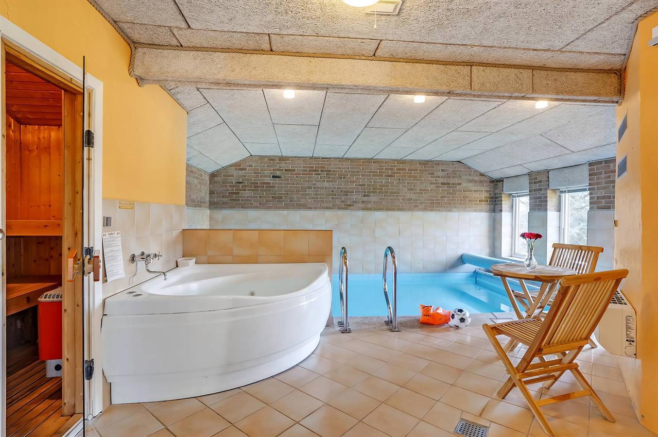 Pet friendly home in Ringkøbing with sauna in Lodbjerg Hede, Ringkøbing
