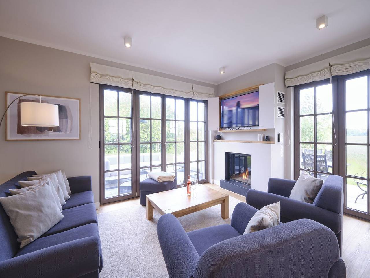 Reetland am Meer Luxusplus Reetdachvilla mit 4 Schlafzimmern, Außensauna, Loungebereich und Kamin (H05) in Dranske, Ruegen