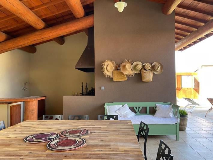 Location de vacances pour 12 personnes, avec vue ainsi que jardin et piscine à Faugères - 4