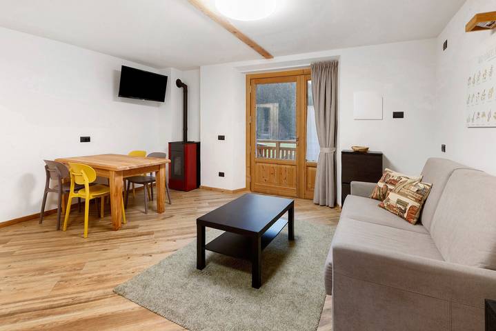 Ganze Wohnung, Apartment Via Livigno mit Bergblick, Balkon und Wlan in Isolaccia, Valdidentro