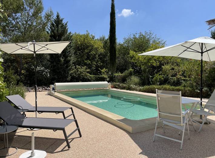 Gîte pour 2 personnes, avec piscine ainsi que jardin et terrasse à Eygalières - 4
