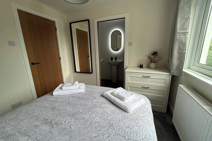 Newly renovated cosy coastal retreat within walking distance of village pub! in Kippford, Dumfries and Galloway