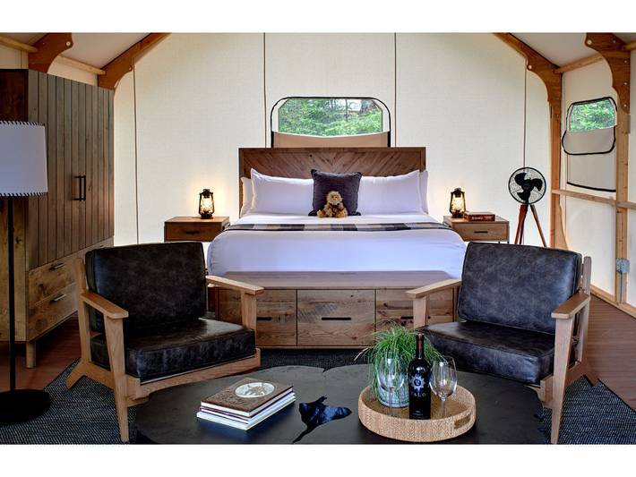 Caravan for 2 people, with pool in Cascade Range