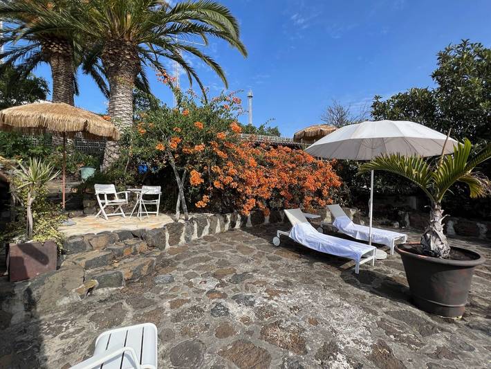 Ferienhaus für 3 Personen, mit Terrasse und Garten in Tajuya