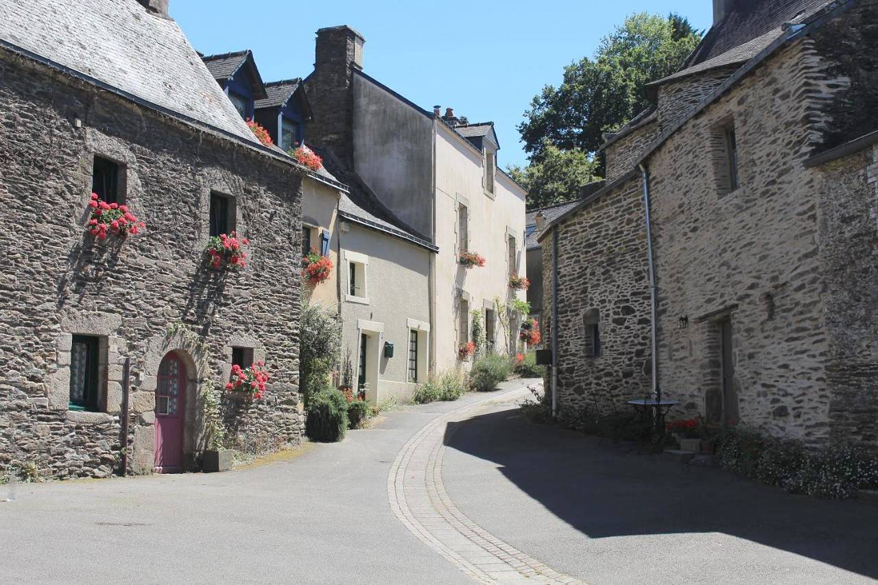 Two-Bedroom House in Rochefort-en-Terre, Région de Vannes