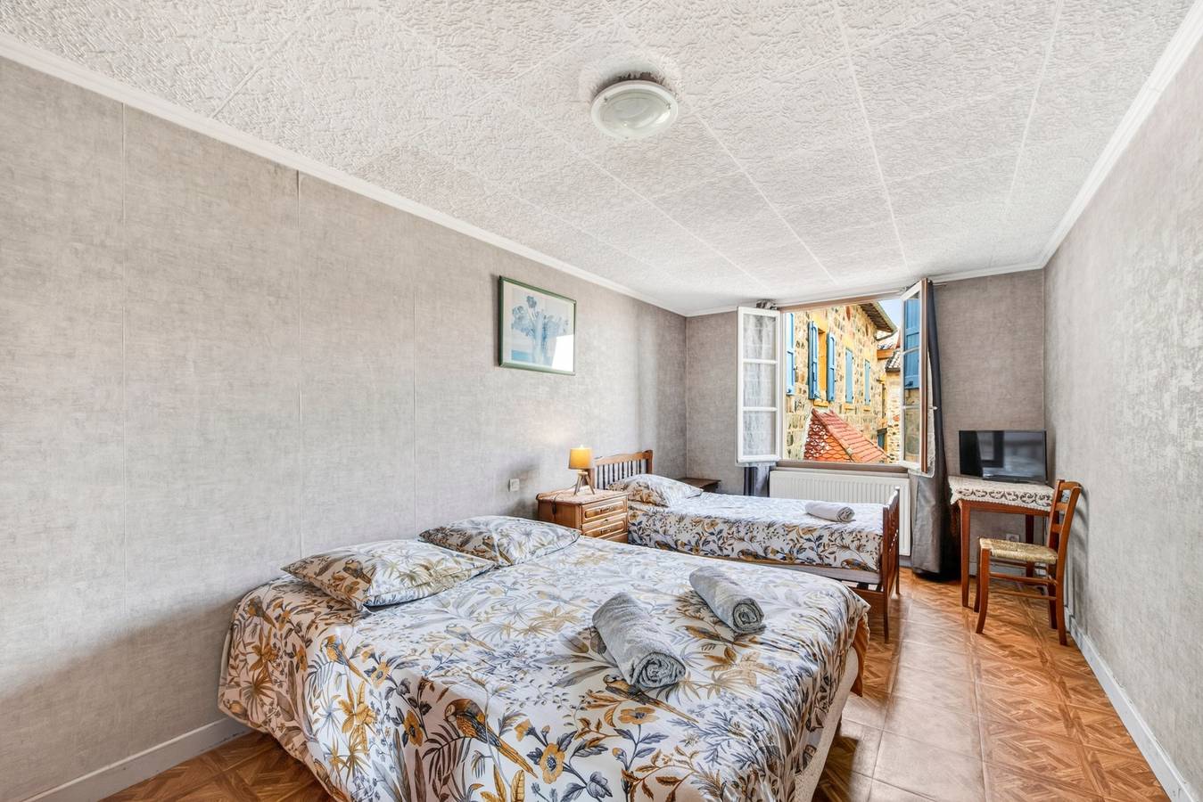 Bed & Breakfast „Chambre Verte“ mit Bergblick, Gemeinschaftsterrasse und Wlan in Beaujolais