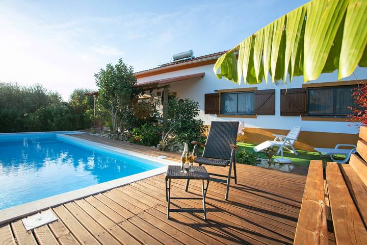 Villa for 6 people, with garden and pool in Costa de Prata