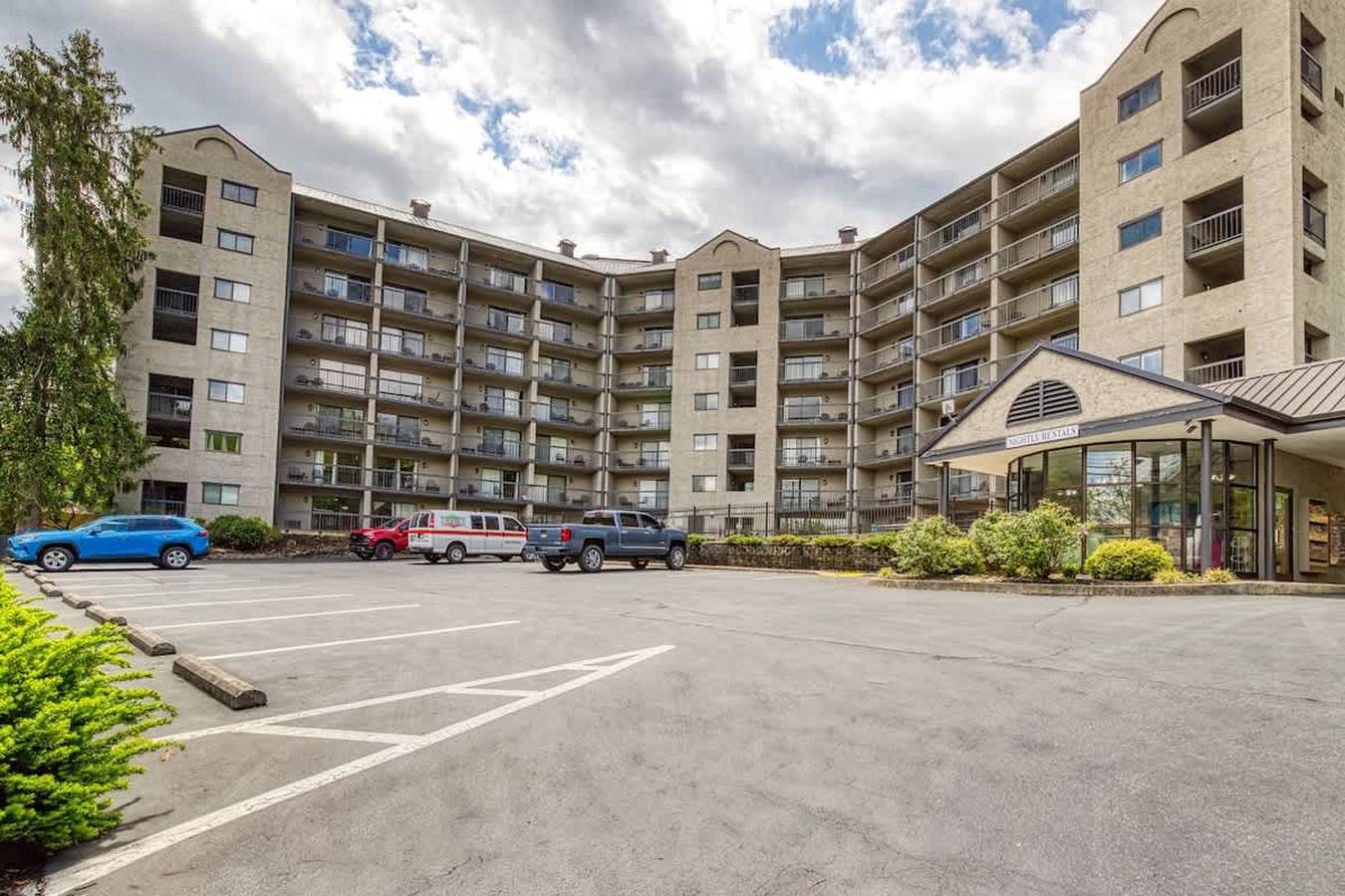 Apartamento inteiro, Baskins Creek 2Br Condo by Beyond Expectations with Balcony in Gatlinburg, Condado de Sevier