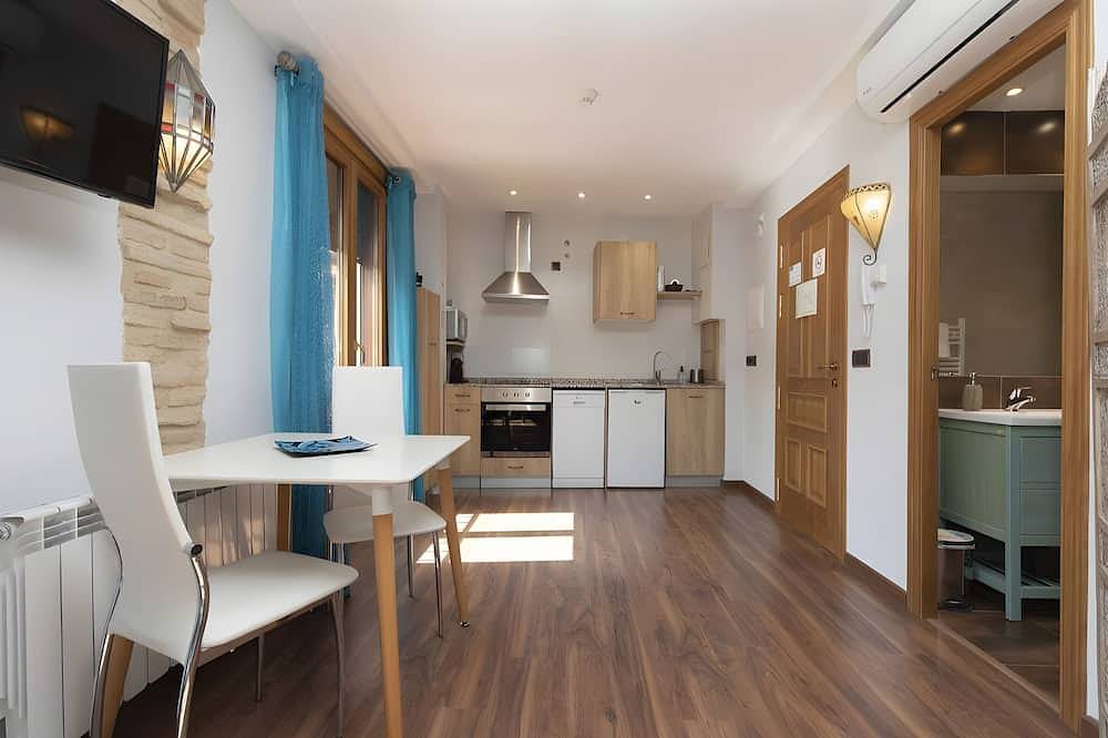 Apartamento entero, Apartamento 'Halima' con balcón, Wi-Fi y aire acondicionado in Daroca, Provincia de Zaragoza