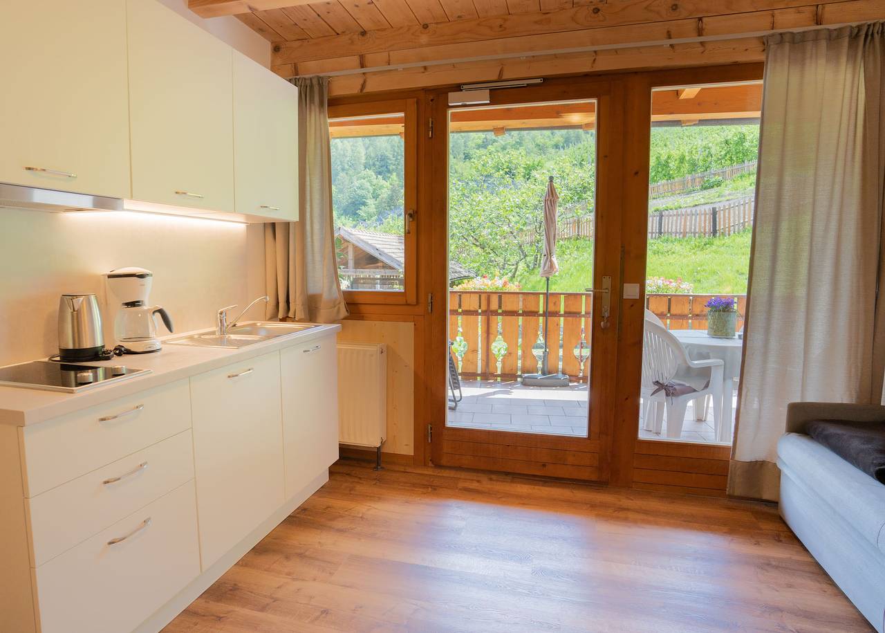 Geheel appartement, Appartement "Ida - Obermösslhof" met Wi-Fi, Terras & Uitzicht op de Bergen in Lana, Nonsberggruppe