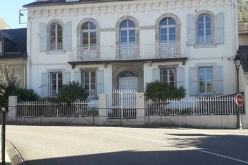 Location de vacances pour 14 personnes, avec jardin et balcon dans Office De Tourisme De Luz Saint Sauveur