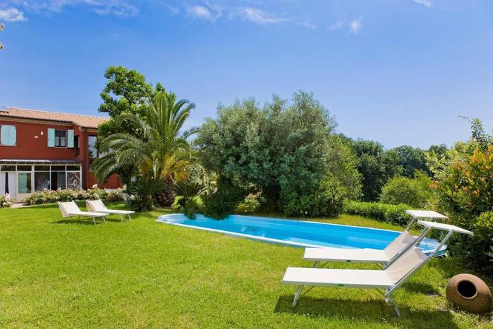 Agriturismo per 2 persone, con Terrazza e Giardino nonché Piscina in Riviera del Conero