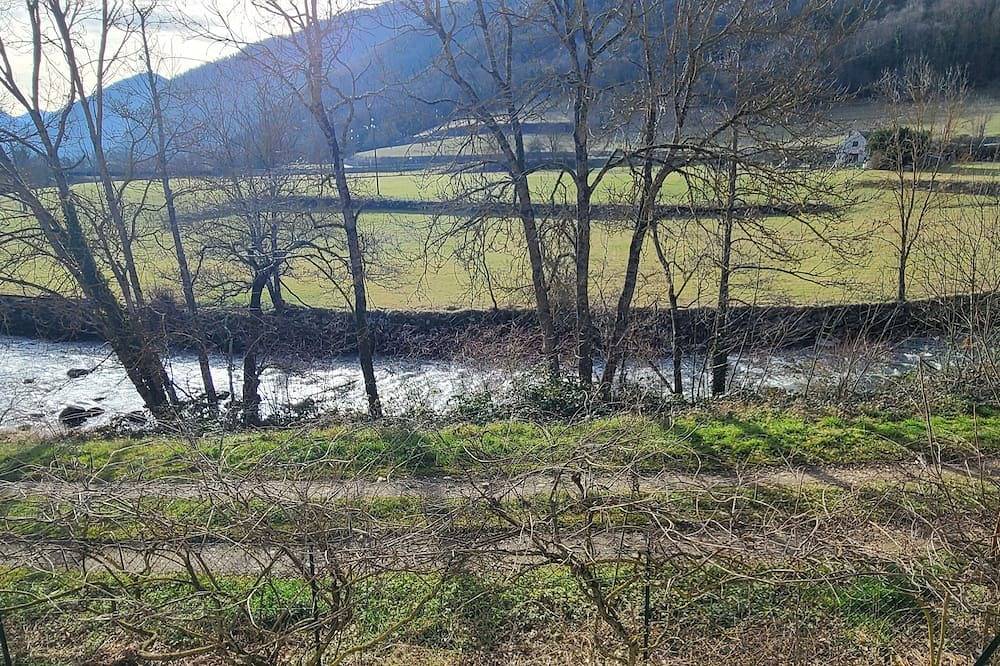 Entire apartment, Appartement 4 Personnes Dans Superbe Résidence Avec Piscine Chauffée in Arreau, French Pyrenees