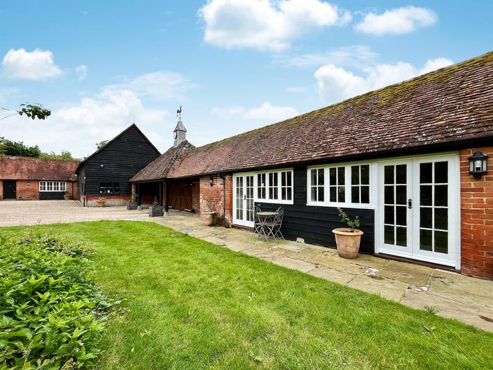 Log cabin for 2 people, with garden, with pets in Hampshire