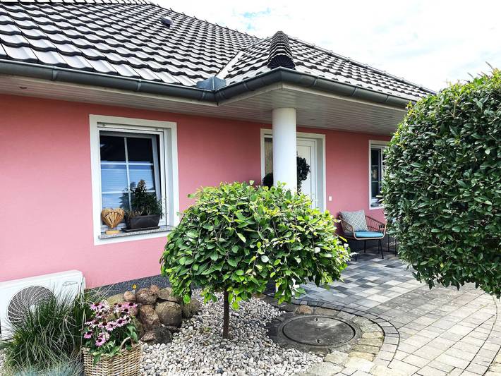 Bungalow für 7 Personen, mit Balkon und Terrasse sowie Garten und Sauna
