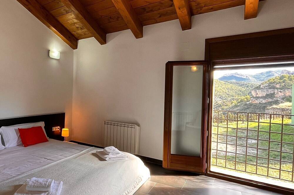 Holiday Home 'Casacastillo28' with Mountain View, Wi-Fi and Air Conditioning in Peñarroya de Tastavins, Teruel Region