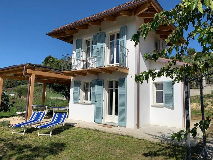 Casa vacanza per 2 persone, con Balcone e Terrazza nonché Giardino e Panorama a Bra