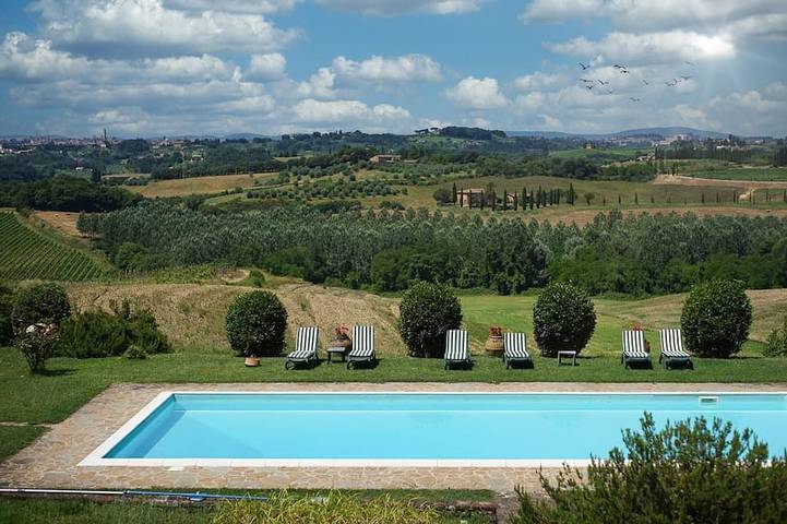 Villa for 10 people, with garden in Siena