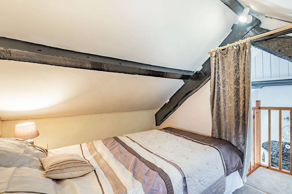 Henrhiw Bach, pet friendly, character holiday cottage in Penmachno in Penmachno, Snowdonia