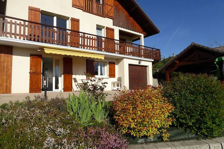 Gîte pour 4 personnes, avec terrasse et jardin à Étercy