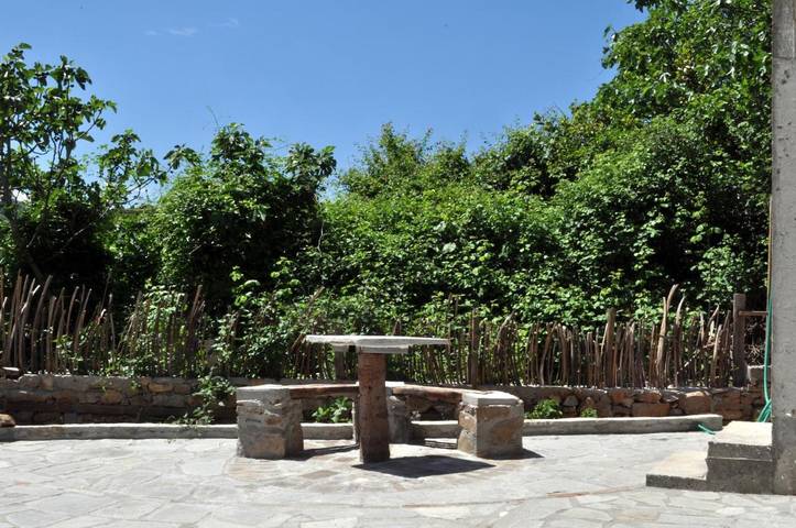 Gîte pour 2 personnes, avec Balcon et Terrasse ainsi que Jardin et Vue dans (Nea) Vrasna