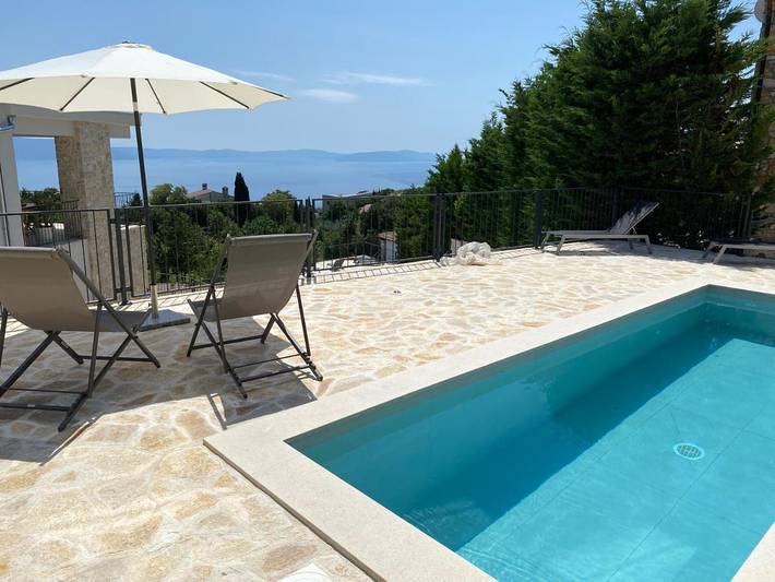 Villa pour 6 personnes, avec vue ainsi que piscine et jardin à Rabac