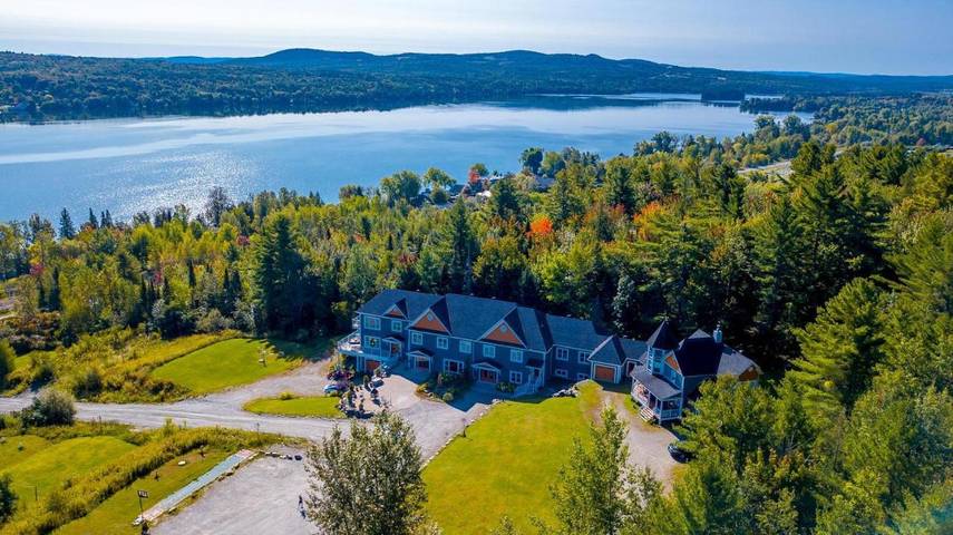 Hôtel pour 18 personnes, avec vue sur le lac ainsi que jardin et vue