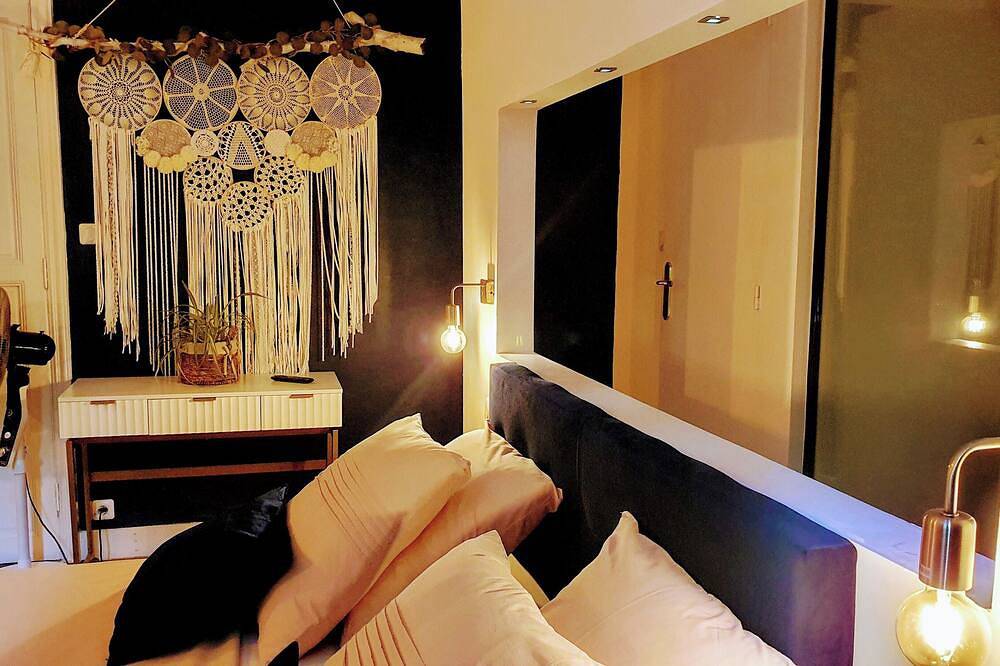 Guest house with 4 individually rented rooms. in Bernis, Nimes region