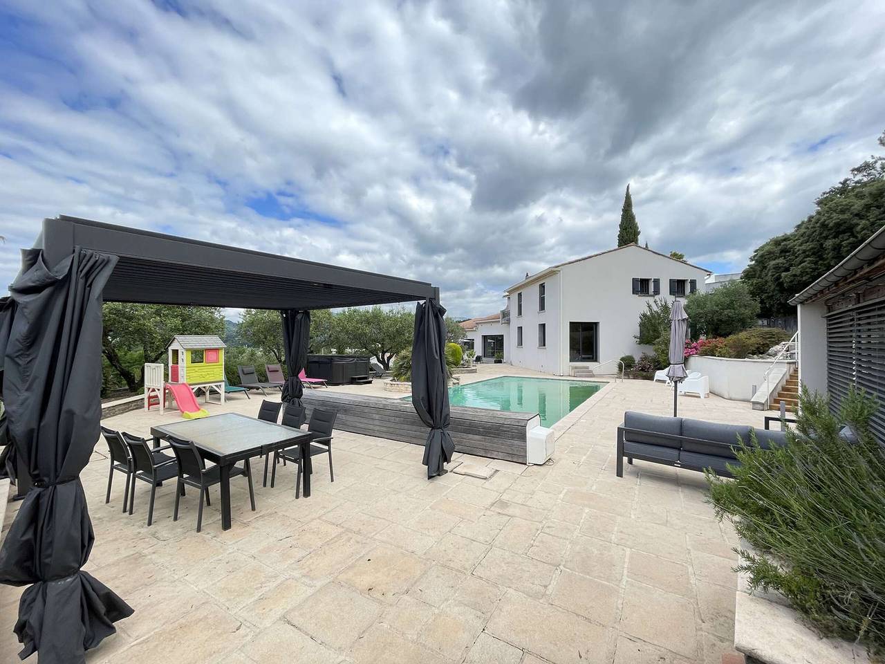 Villa d'Exception avec Piscine Privée, Jacuzzi et Climatisation in Ucel, Parc naturel régional des Monts d'Ardèche