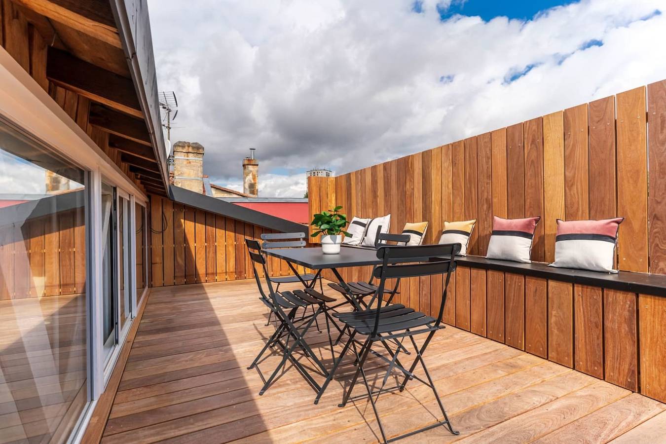 Ganze Ferienwohnung, Lixus Suite with private terrace and kitchen in Bordeaux, Bordeaux und Umgebung