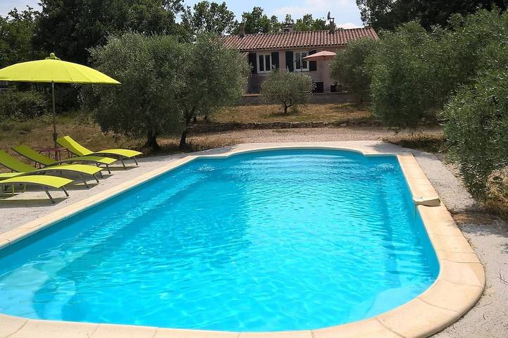 Location de vacances pour 8 personnes, avec Balcon et Jardin à Varages