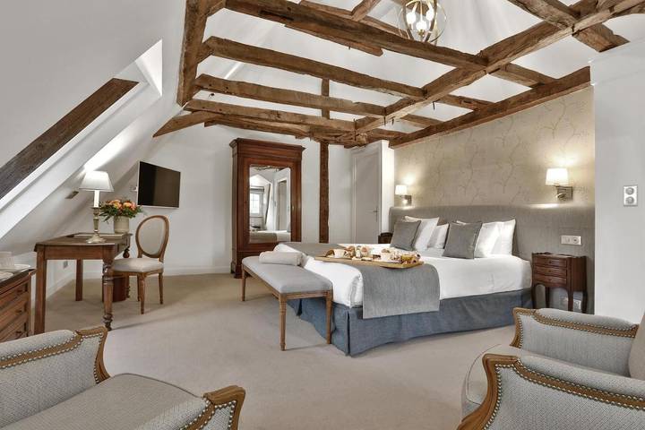 Hôtel pour 2 personnes, avec Jacuzzi et Terrasse ainsi que Piscine et Sauna dans Château des Vigiers