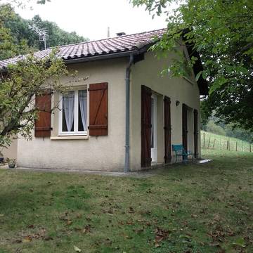 Gîte pour 4 personnes, avec terrasse et jardin à Latouille-Lentillac
