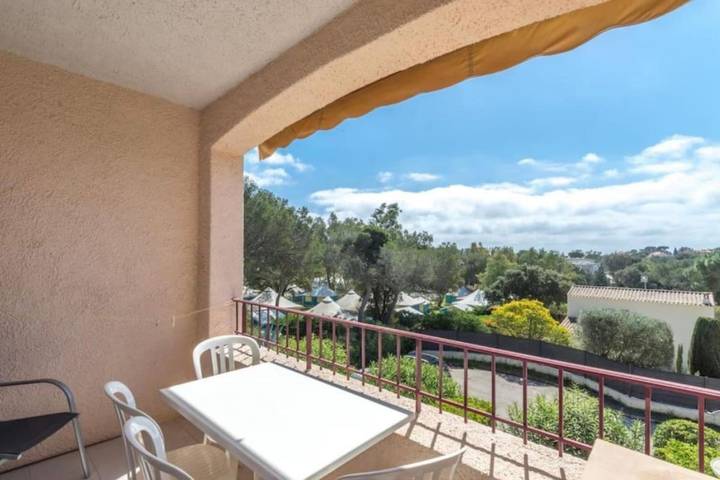 Gîte pour 4 personnes, avec balcon, adapté aux familles dans Port Santa-Lucia