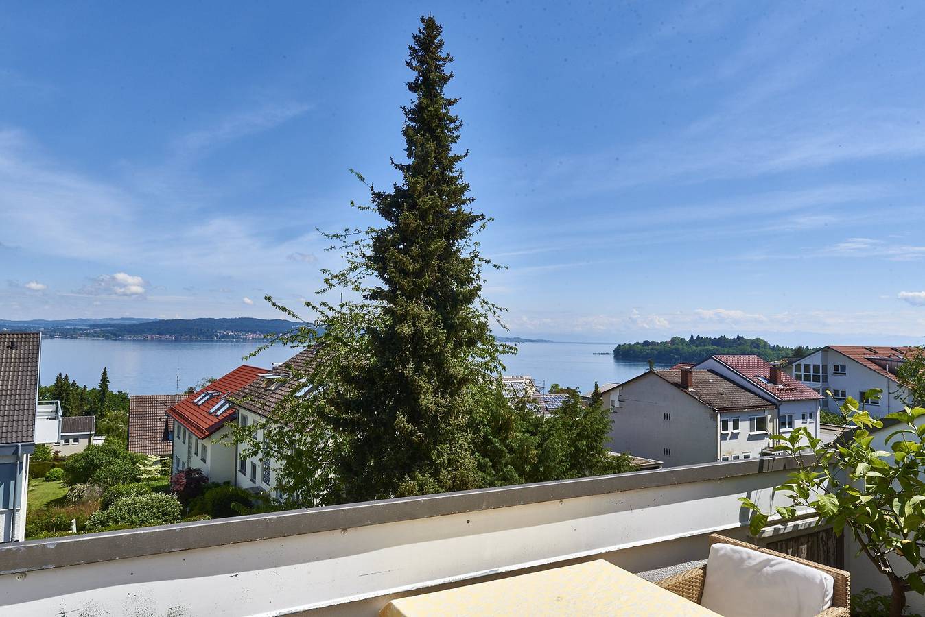 Ganze Wohnung, Ferienwohnung 'Bodenseeblick' mit Seeblick, Balkon und Wlan in Konstanz-Litzelstetten, Konstanz