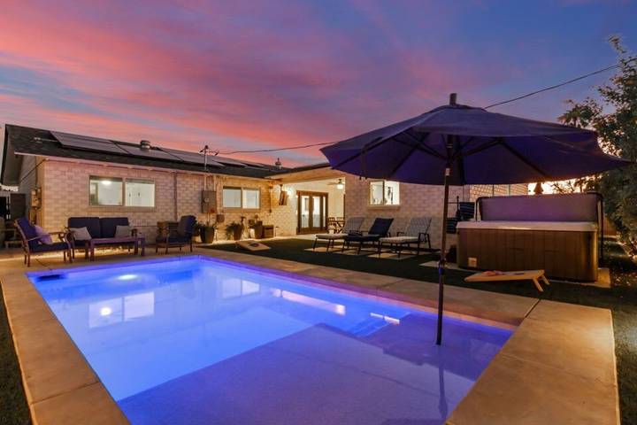 Vacation home for 8 people, with yard and balcony, kid friendly in Arizona