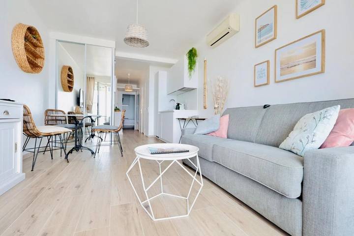 Gîte pour 5 personnes, avec balcon et vue dans Office De Tourisme De Golf Juan - 3