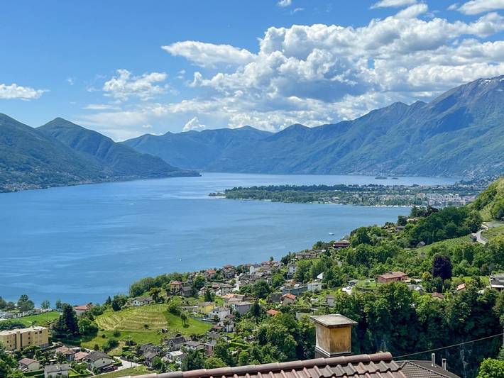 Ferienhaus für 4 Personen, mit Balkon und Garten sowie Seeblick in Gordola