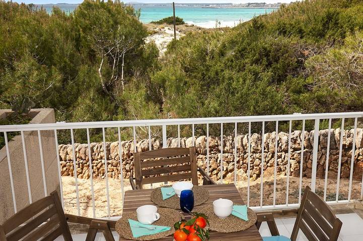 Ferienwohnung für 4 Personen, mit Balkon und Garten in Ses Covetes