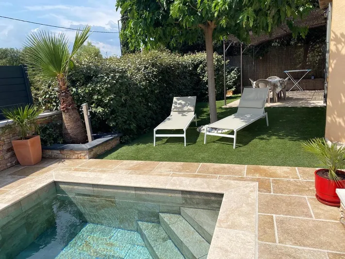 Casa de vacaciones para 3 personas, con piscina además de vistas y jardín - 1