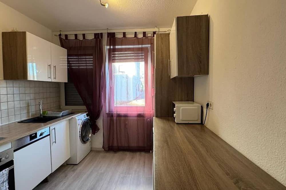 Ganze Wohnung, Kaiserslautern City Center Apartment · 3 Rooms · Sleeps 5 · Full Kitchen in Kaiserslautern, Saar-Nahe-Bergland