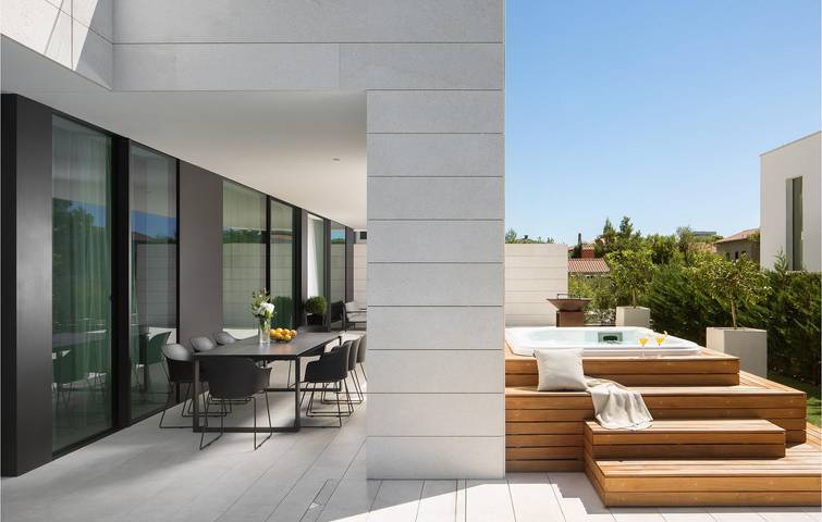 Ferienhaus für 8 Personen, mit Terrasse und Pool sowie Garten in Starigrad Paklenica - 4