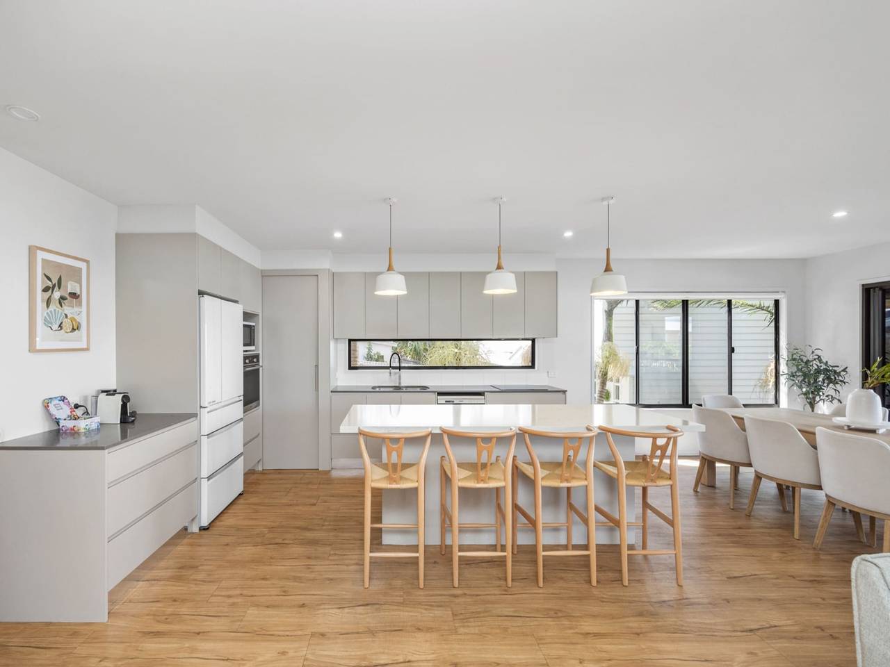 Ganze Wohnung, Helles Familienhaus am Strand mit Meerblick in Coolum Beach, Sunshine Coast