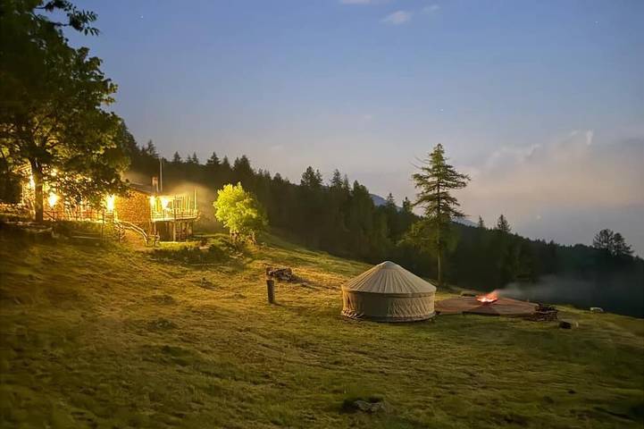 Gîte pour 14 personnes, avec Jacuzzi ainsi que Terrasse et Jardin