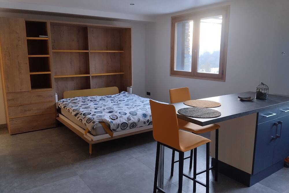 Appartement entier, Gîte studio de plain pied avec terrasse et pergola in Tournon, Région d'Albertville