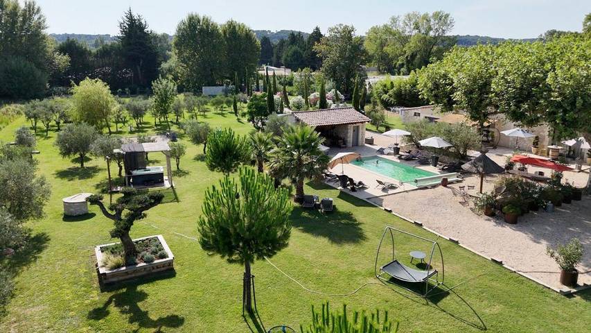 Casa de huéspuedes para 2 personas, con jardín además de jacuzzi y piscina en Provenza