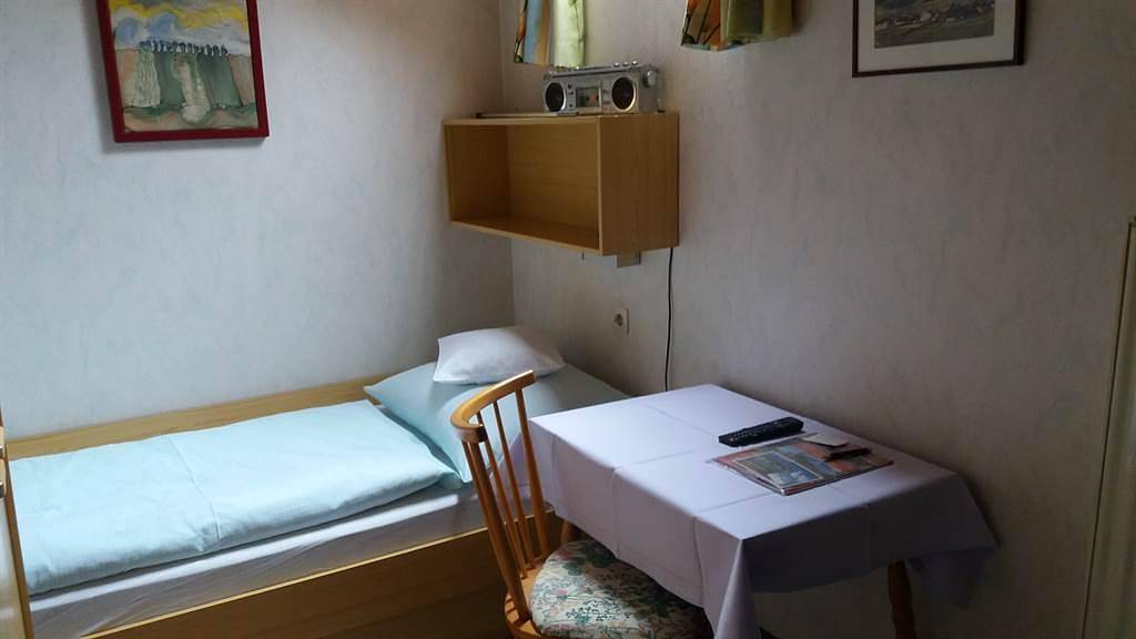 Single room with running hot/cold water in Sankt Margarethen im Lungau, Bundesland Salzburg